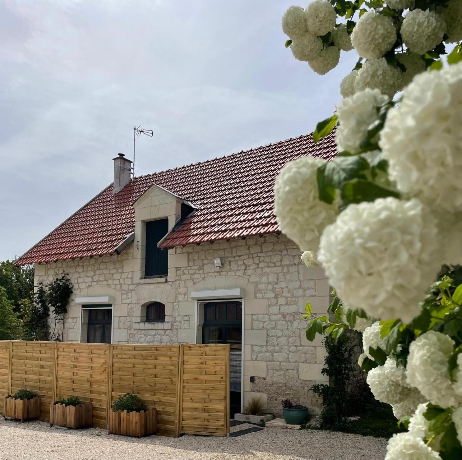 Hotel Le Relais, La Dormance, Le Bois Dormant à Châteauvieux Extérieur photo