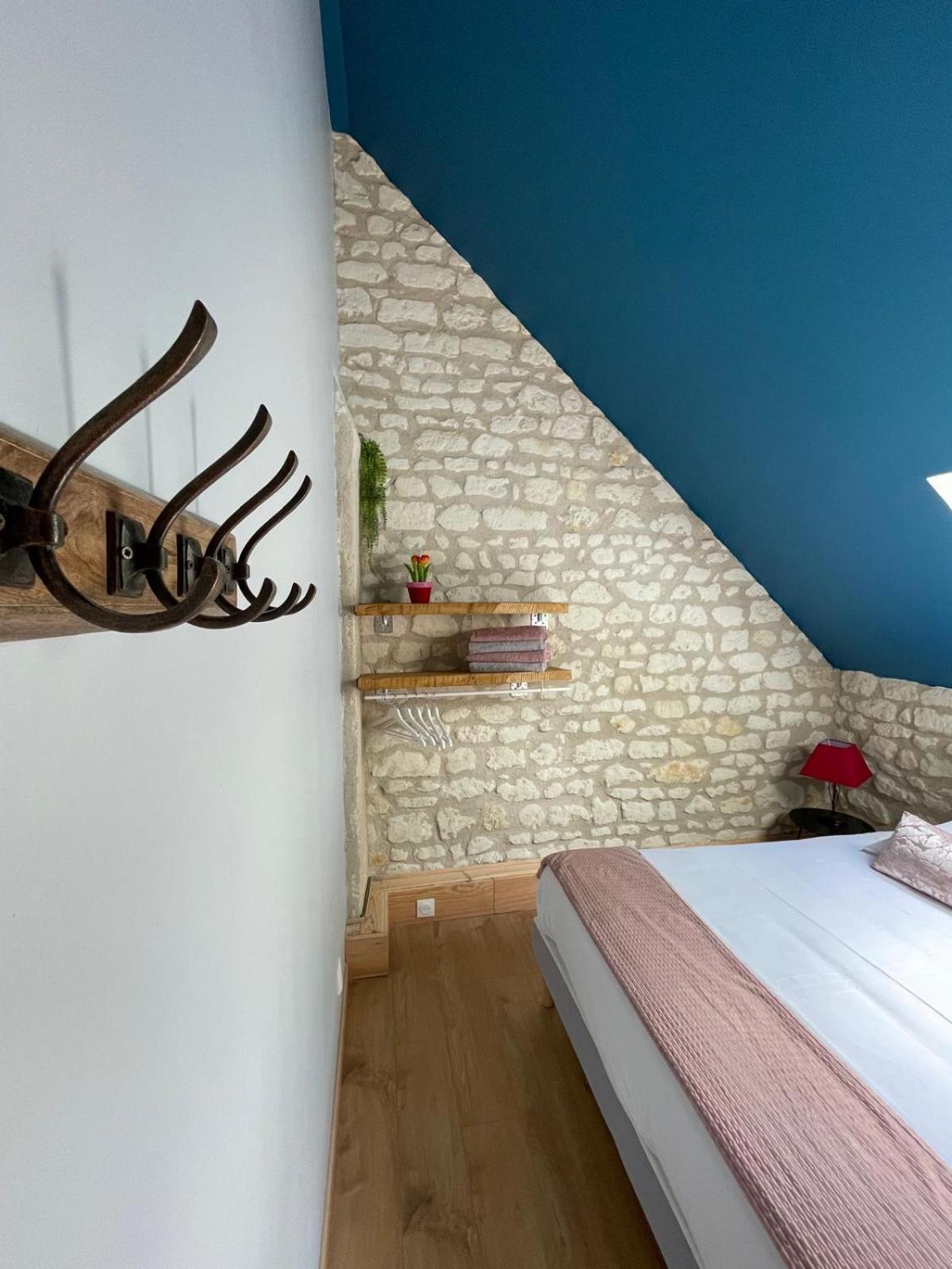 Hotel Le Relais, La Dormance, Le Bois Dormant à Châteauvieux Extérieur photo