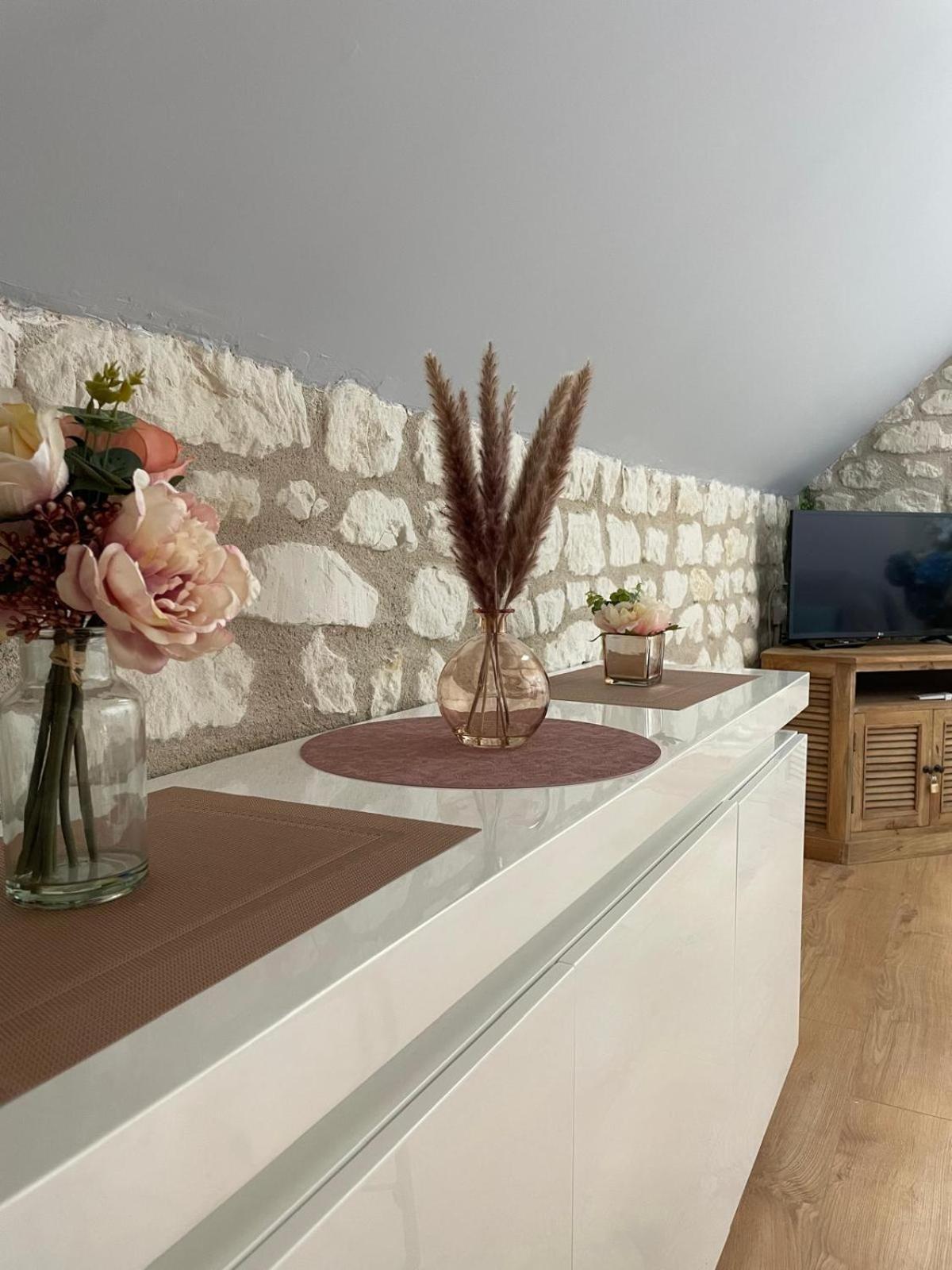 Hotel Le Relais, La Dormance, Le Bois Dormant à Châteauvieux Extérieur photo