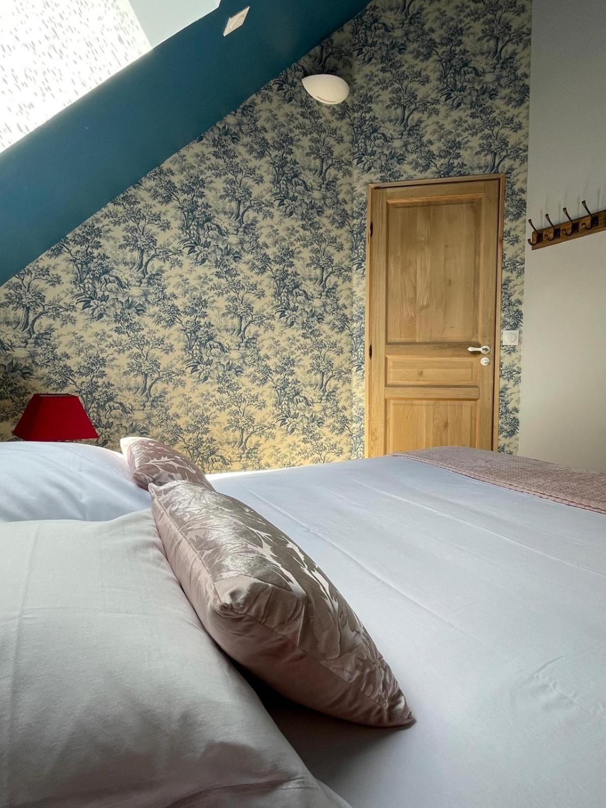 Hotel Le Relais, La Dormance, Le Bois Dormant à Châteauvieux Extérieur photo