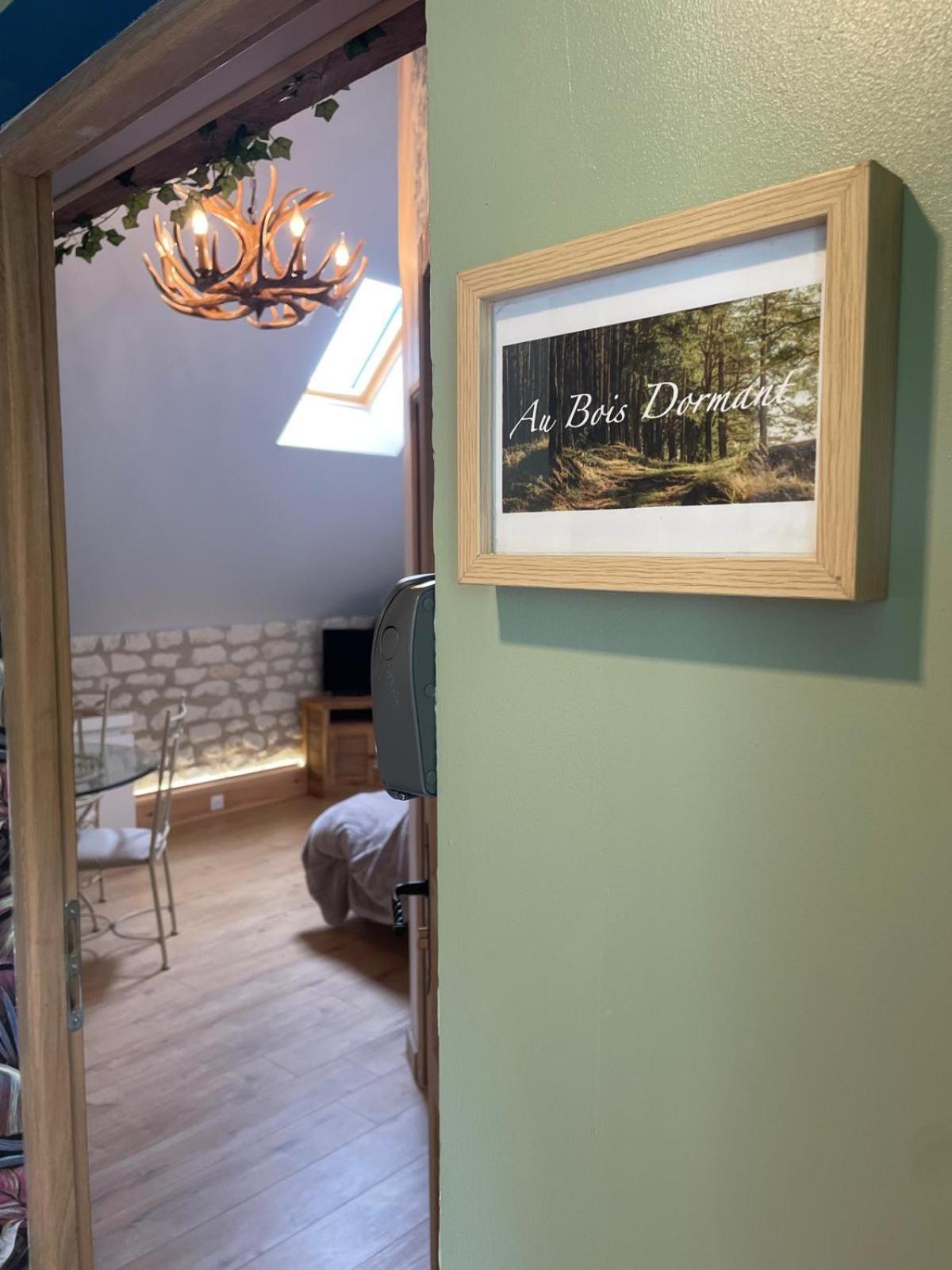Hotel Le Relais, La Dormance, Le Bois Dormant à Châteauvieux Extérieur photo