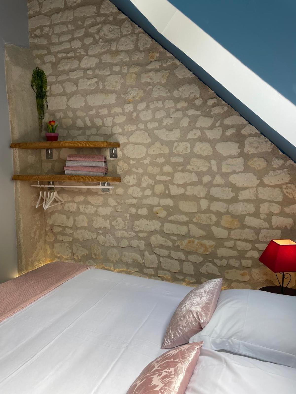 Hotel Le Relais, La Dormance, Le Bois Dormant à Châteauvieux Extérieur photo