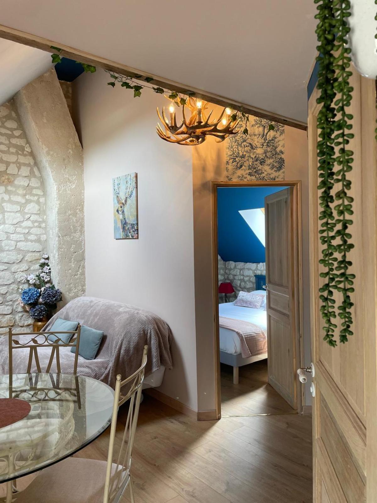 Hotel Le Relais, La Dormance, Le Bois Dormant à Châteauvieux Extérieur photo